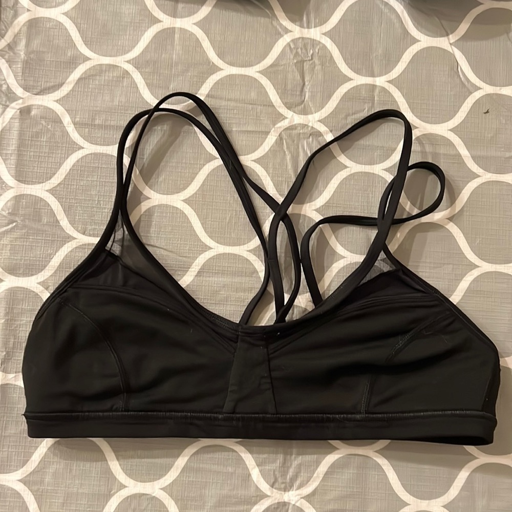 Lululemon sports bra size 8 so like medium/large
